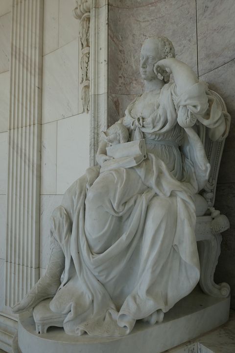 Wilhelmine und Folichon Seitlich