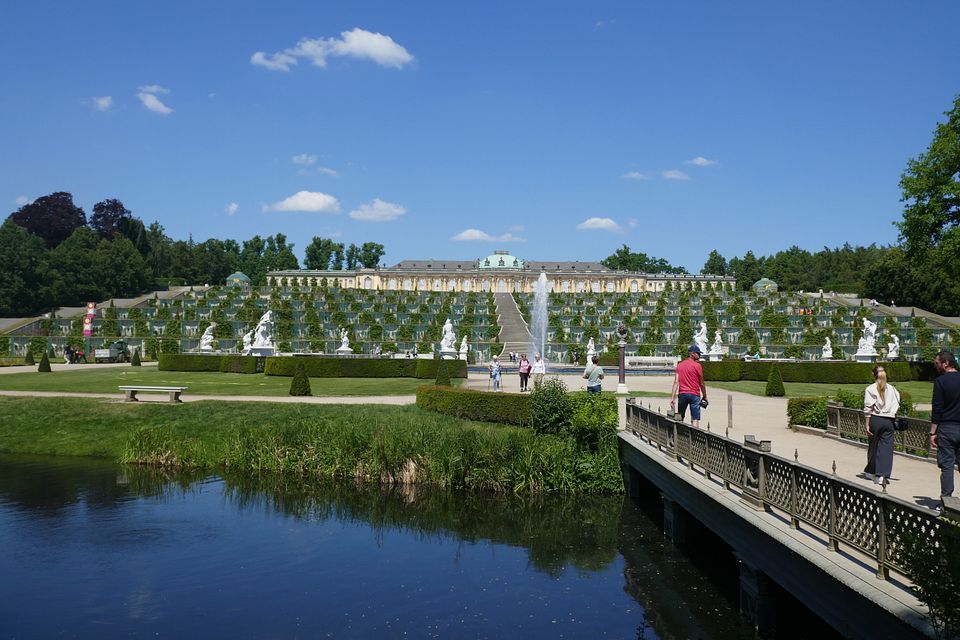 Sanssouci Brücke Links