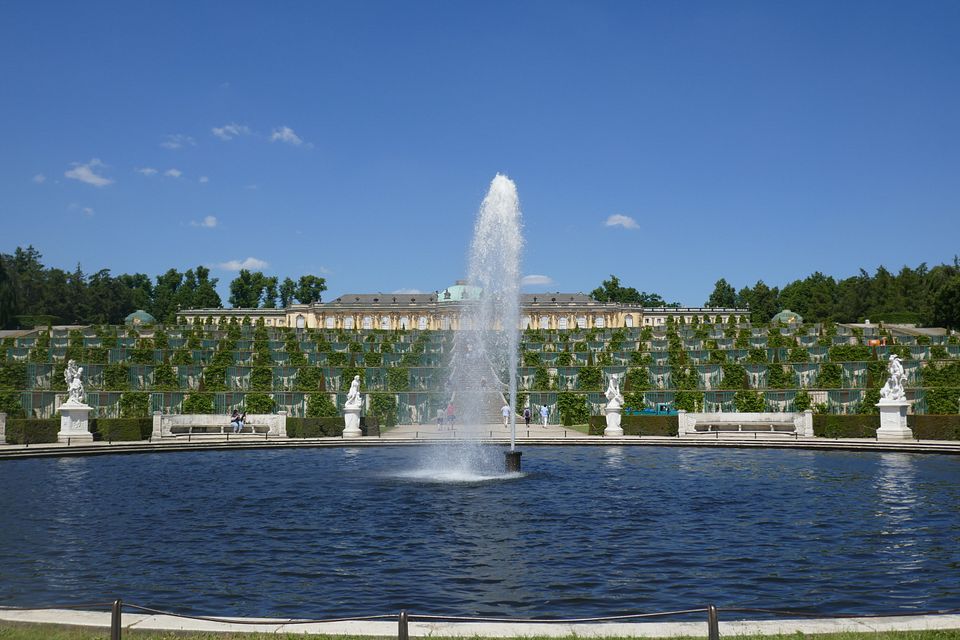 Sanssouci und Brunnen