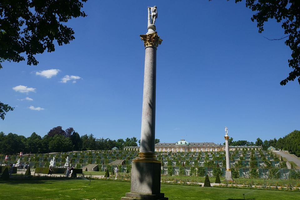 Sanssouci mit Säulen