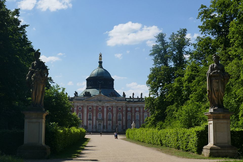 Neuer Palais und Allee