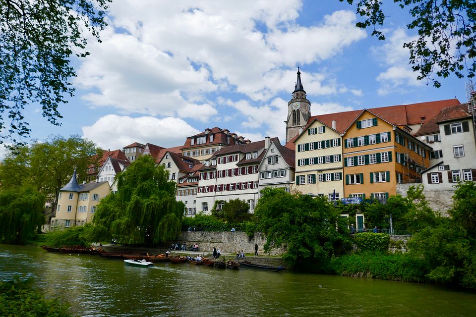 Stiftskirche und Neckar