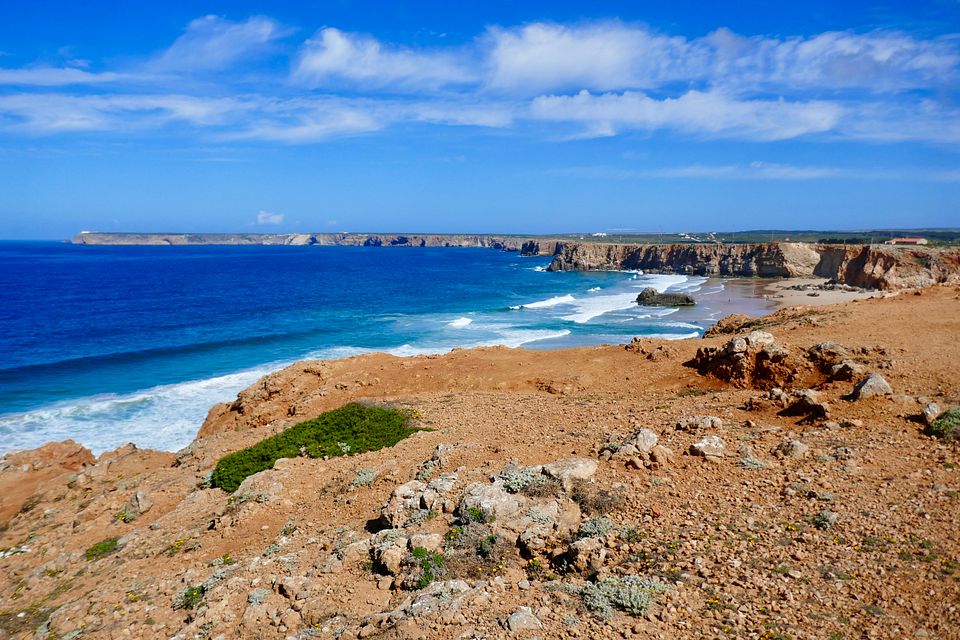 Sargres blickt auf Leuchtturm