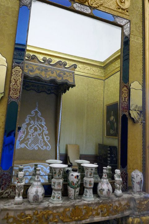 Glasszimmer-SC-Spiegel-Bett