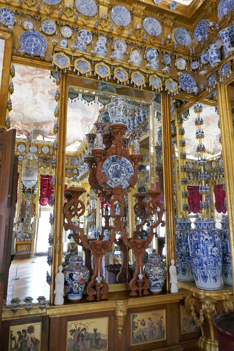 Porzellanzimmer-Uhr
