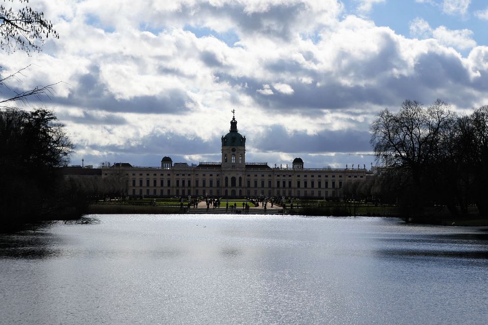 Charlottenburg vom Wasser aus