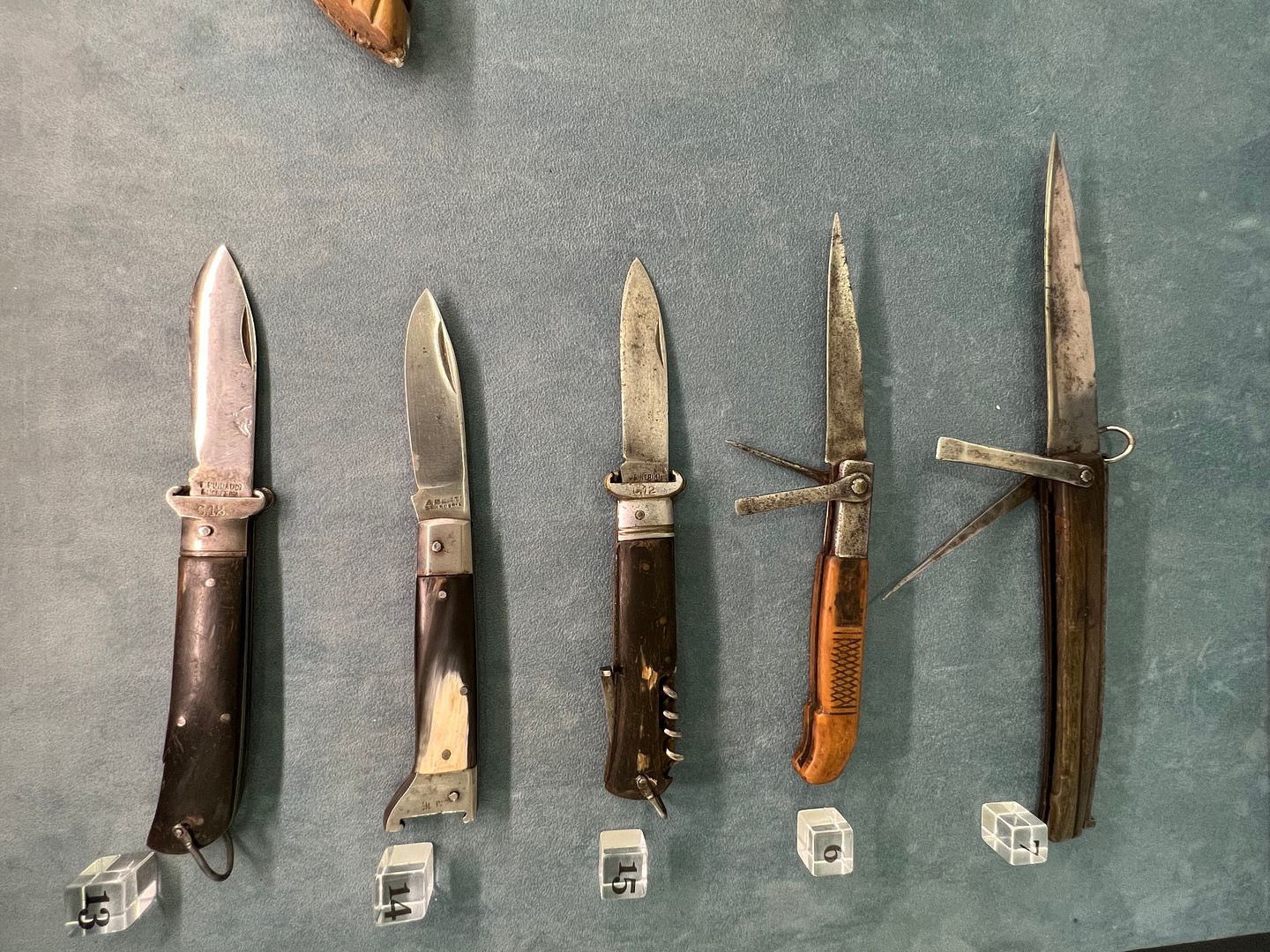 Quelques couteaux venus de Scarperia en Toscane. 95E12E4C-223D-4B12-AE54-AFEC4AC83AA7