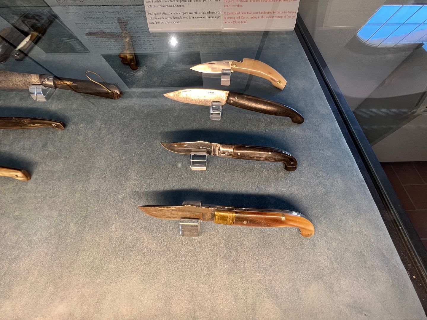 Quelques couteaux venus de Scarperia en Toscane. B78652B4-08DE-46A6-8BAA-76BC87363B84