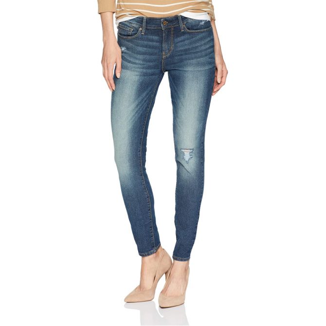 Best Petite Jeans for Women to Make Them Feel Like a Winner!