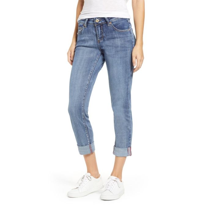 Best Petite Jeans for Women to Make Them Feel Like a Winner!