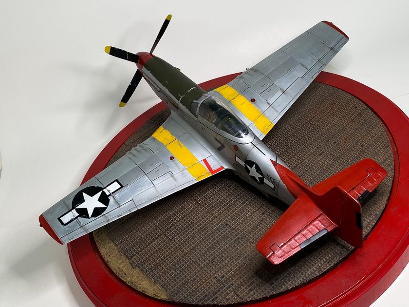 1/32 P-51D - Mustang : Tuskegee Airmen - Red Tails