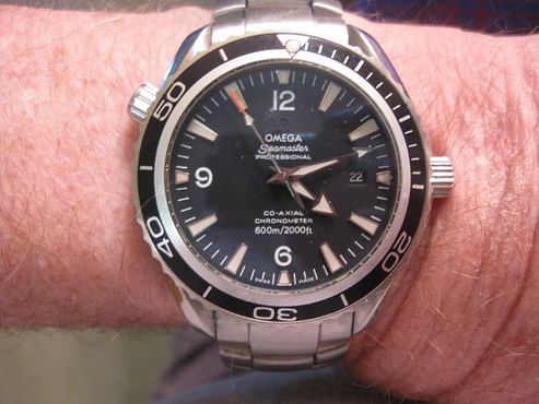 OMEGA.SEA.MASTER._(BLK_DIAL)_ON_S.S_001.