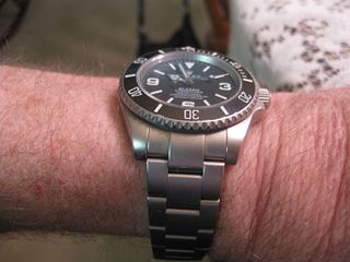 ROLEX.SUB.BLAKEN.on.brushed.ss_004