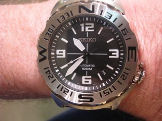 SEIKO.BLK.DIAL.COMPASS.WATCH.ON.S.S_003_