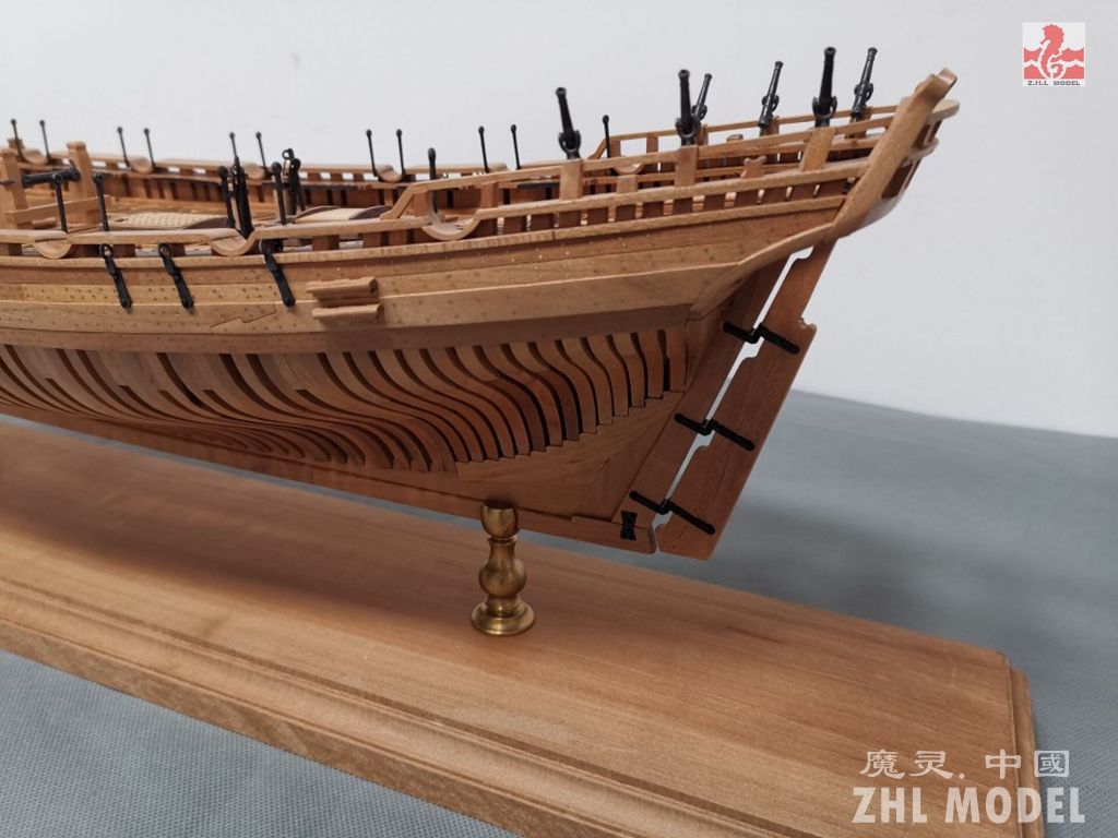 Naval Cutter HMS Alert 1777 1:48 520mm 20.4