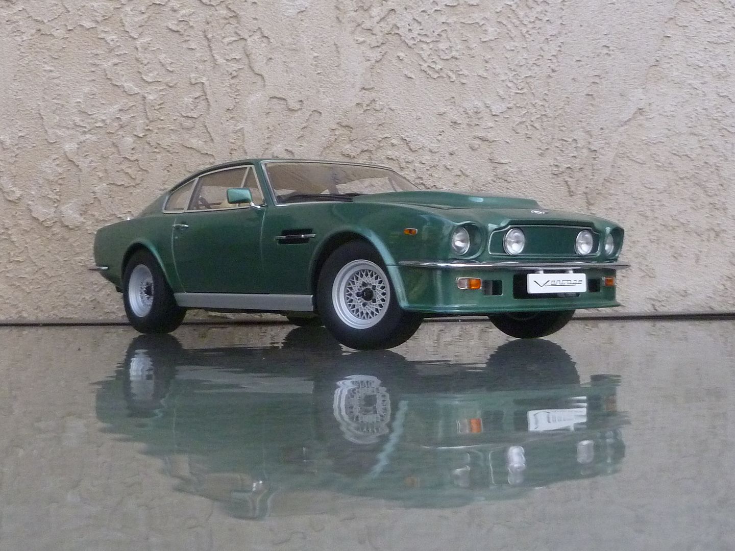 AutoArt 1985 Aston Martin V8 Vantage – Forum 18 – The Diecast Zone