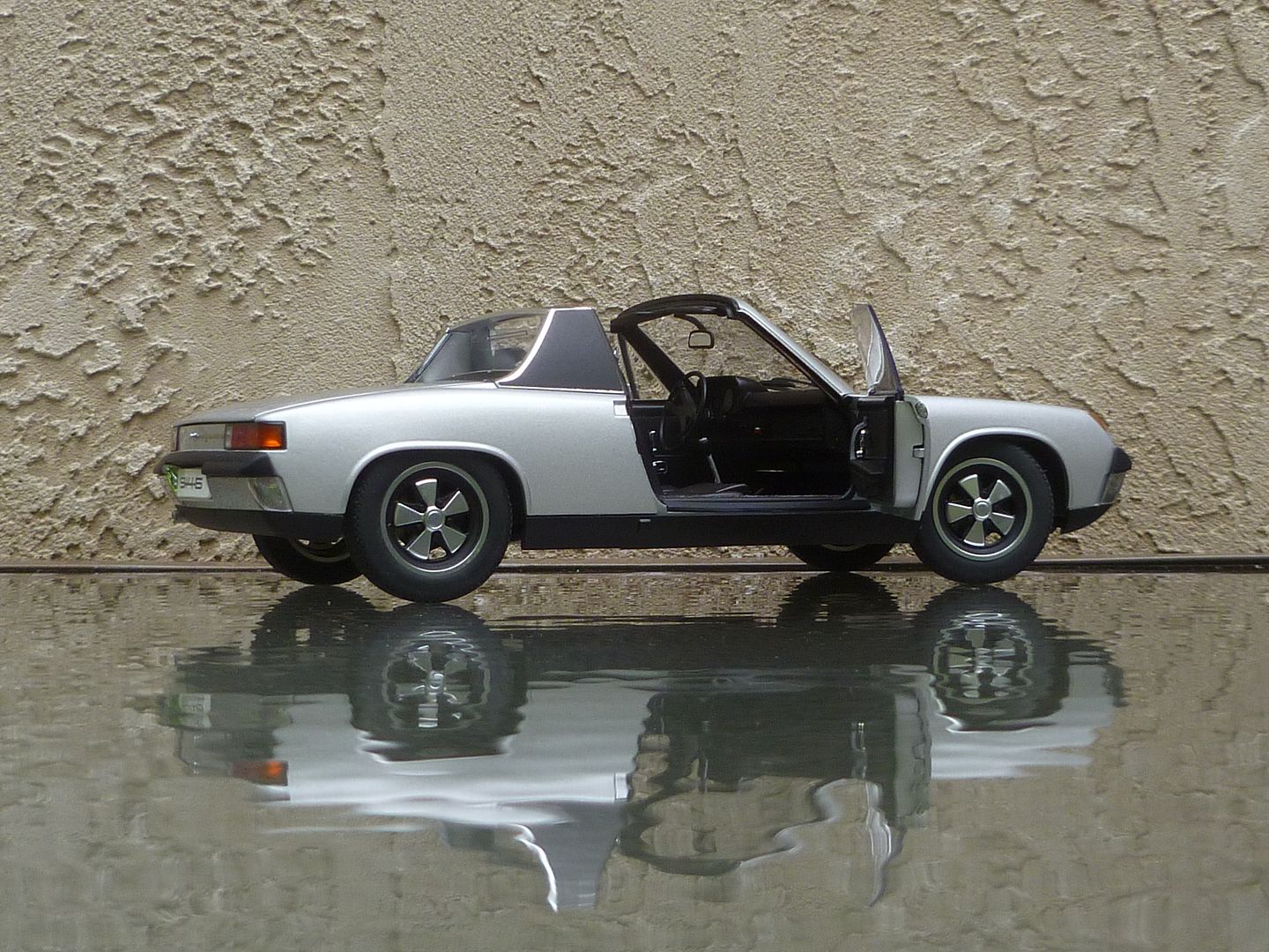 オートアート1/18 ポルシェ 914-6 AUTOart 1:18 Scale Porsche 914/6, Silver Metallic. ezToys