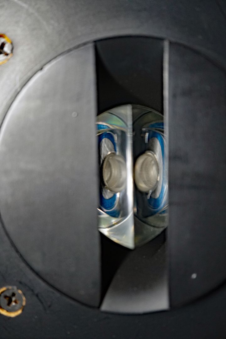 077_tweeter-horn_blue_diaphragm.jpg